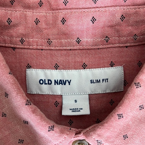 Old Navy Casual Short Sleeve Button Down Shirt - Picture 4 of 7